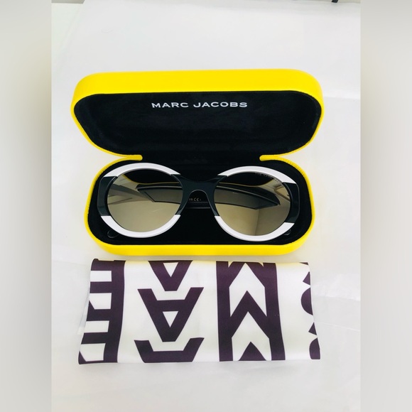 Marc Jacobs sunglasses 💛🤍🖤🕶️🕶️ - Picture 2 of 14